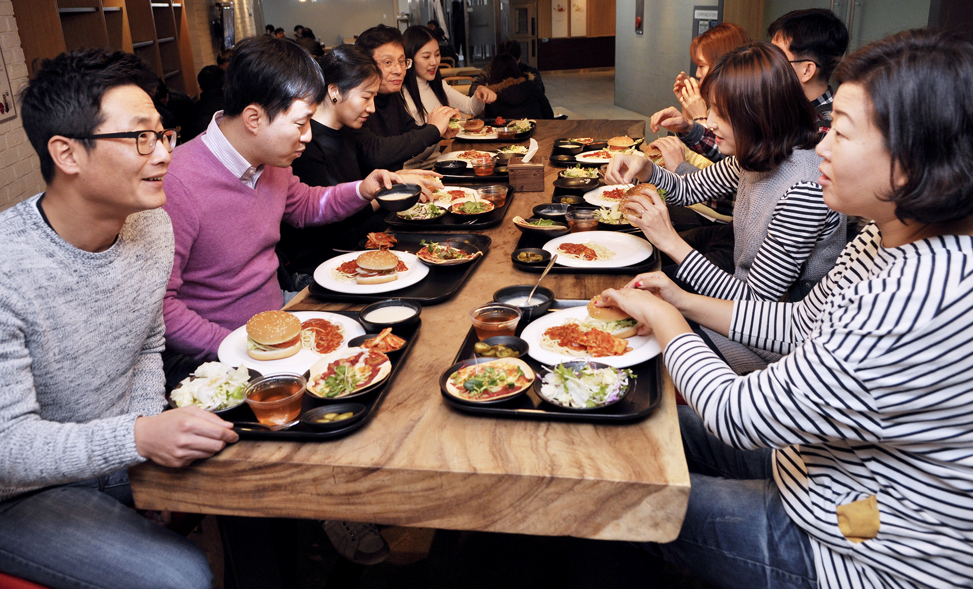 코스콤, '청바지&햄버거 Day' 구내식당 사진