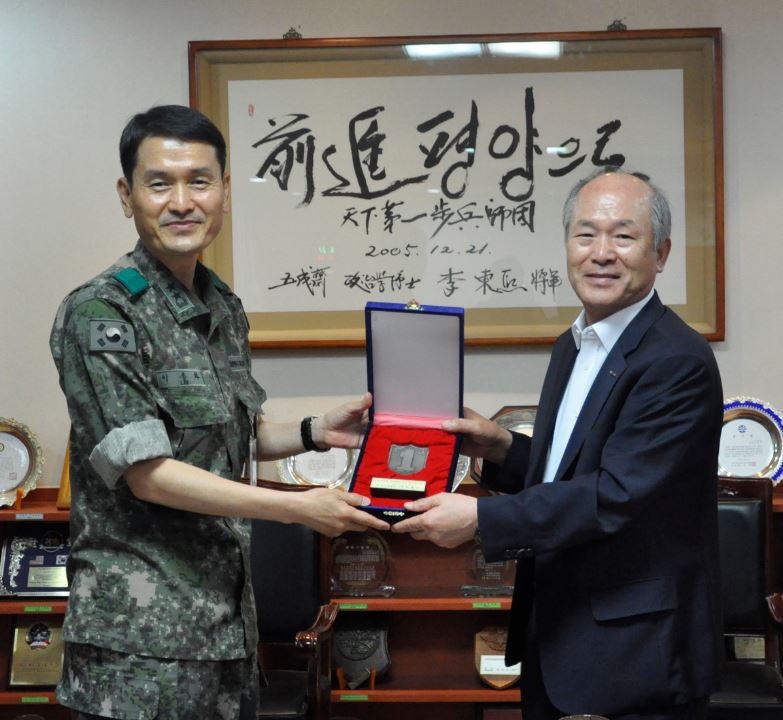 코스콤, &lsquo;전진부대&rsquo; 위문 격려 기념 사진