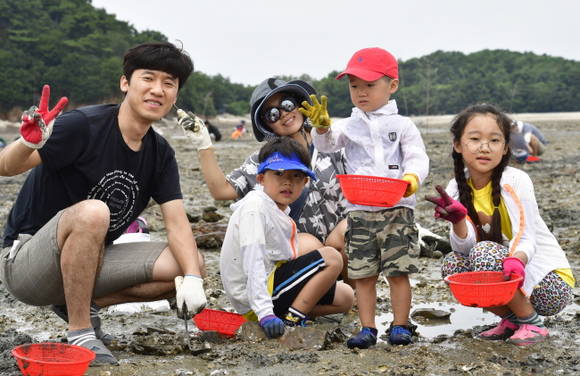 &lsquo;창립 40주년&rsquo; 코스콤 &ldquo;고객과 갯벌체험&rdquo; 현장 사진