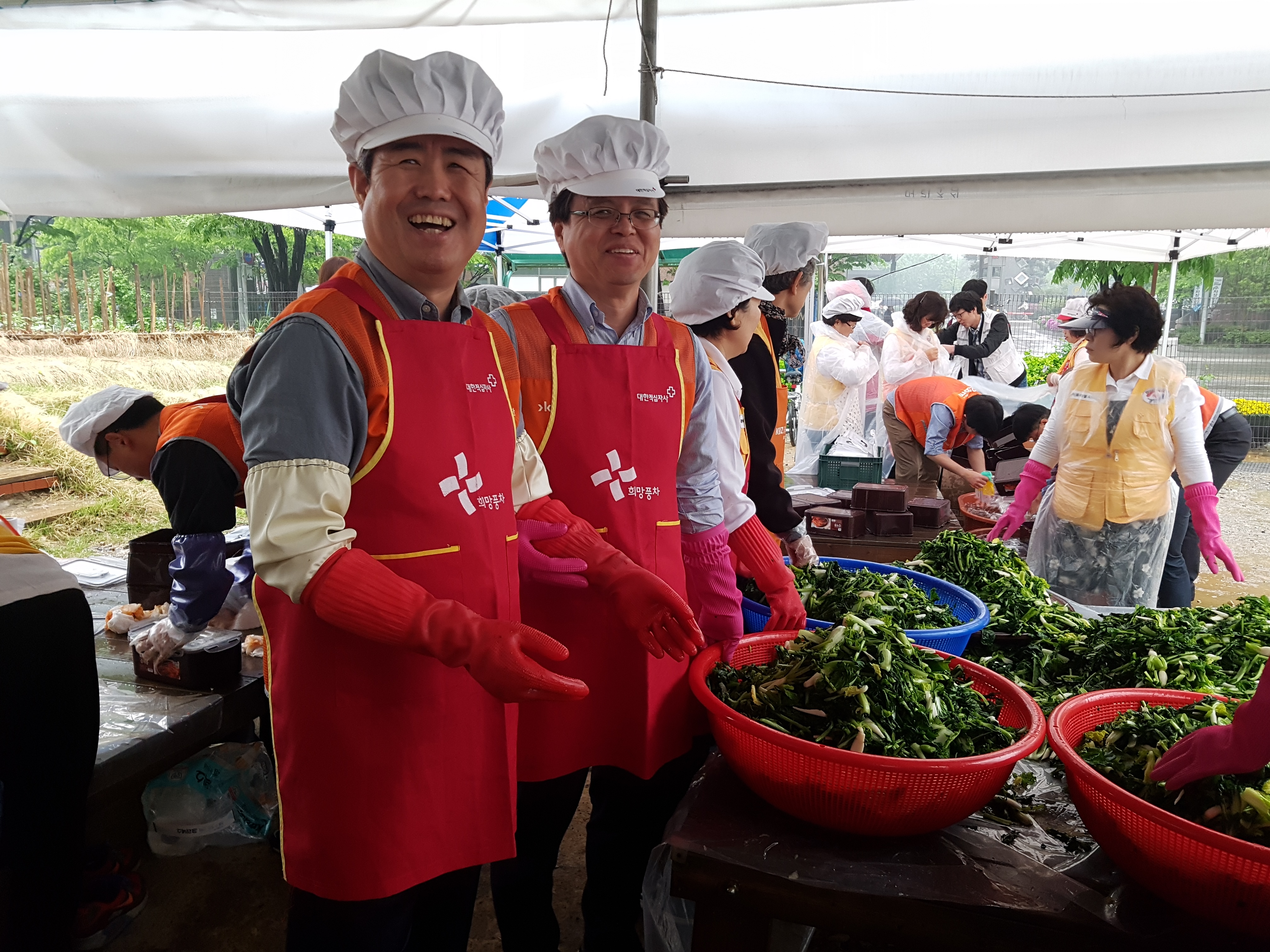 코스콤, 김치만들기 봉사 현장 사진