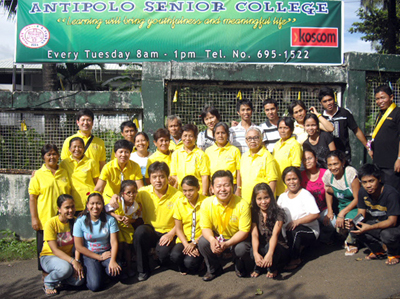 코스콤(사장 김광현), 윤석대 전무(맨 앞줄 우측 두 번째), 코스콤 관계자 및 현지인 150여명 