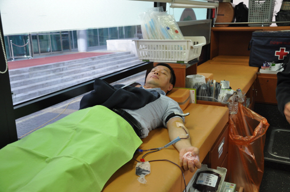 헌혈봉사-첫번째 주자..천준상 차장님