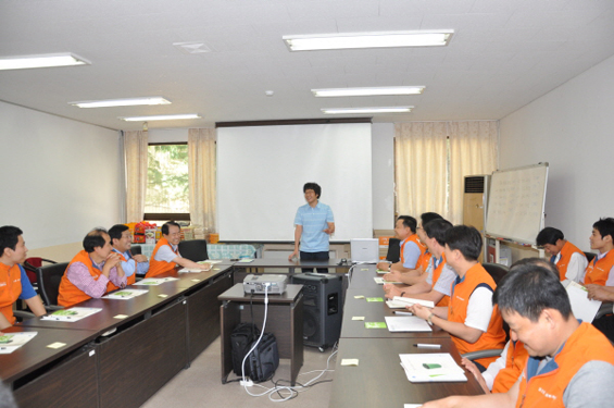 한가위에 복지관을 찾은 코스콤 천사들