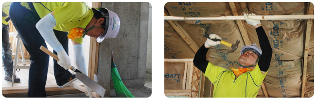 건물 내부에서 못을 박고, 나누를 톱으로 자르는 모습