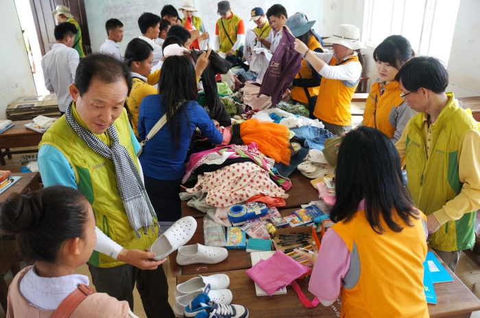 코스콤 해외봉사단이 라오스 방비엥시의 소수민족학교를 찾아 글로벌 나눔활동을 펼쳤다.