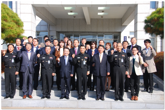 코스콤 임직원들이 해군 2함대 사령부를 방문했다.