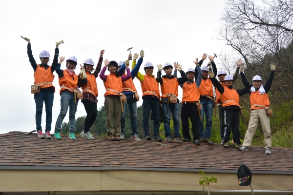 해비타트 집짓기 봉사활동 단체 사진