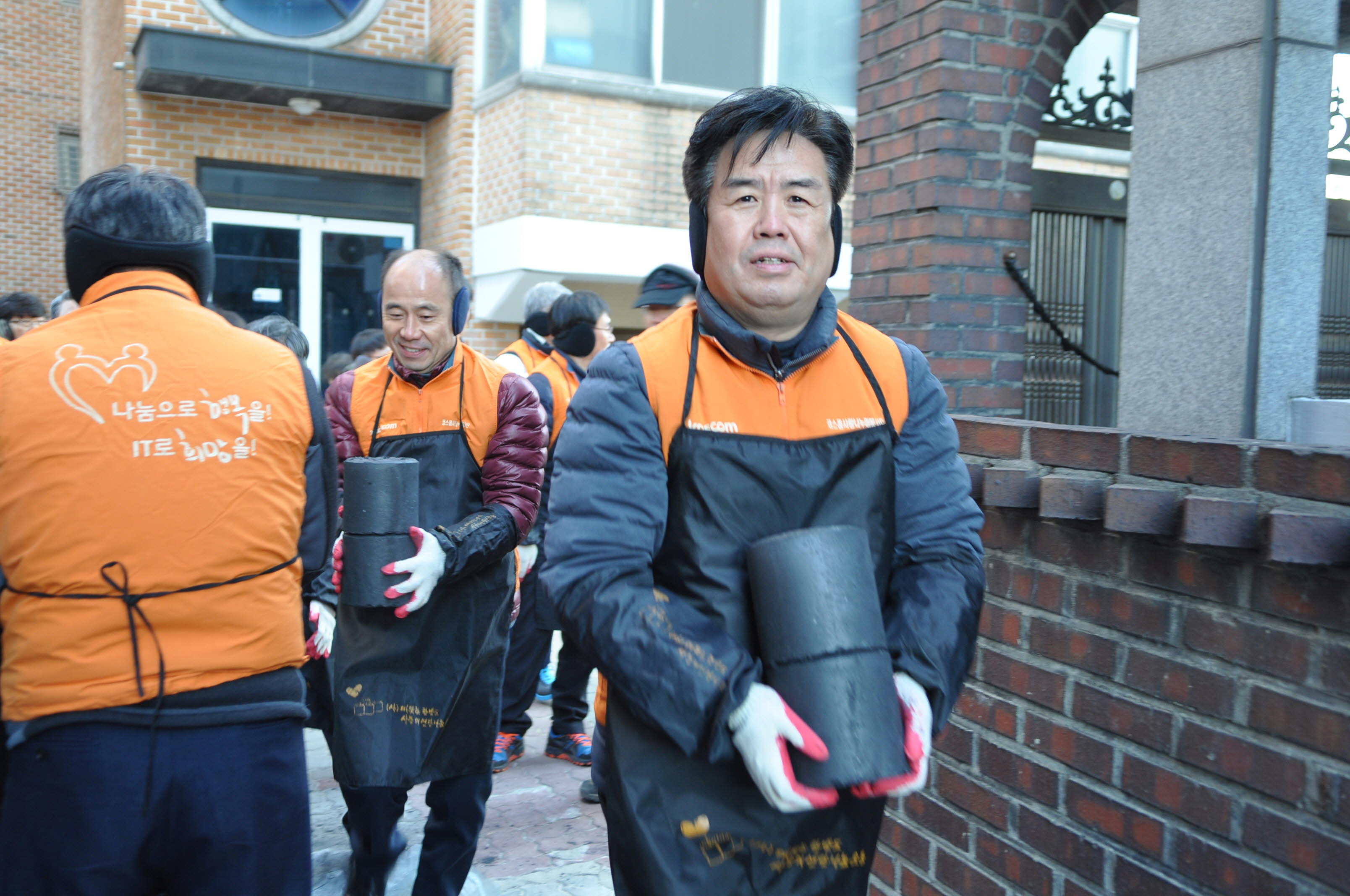 연탄 나르는 코스콤 사장님