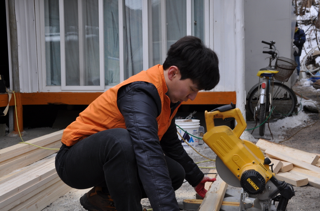 열심히 작업하고 있는 신입사원1