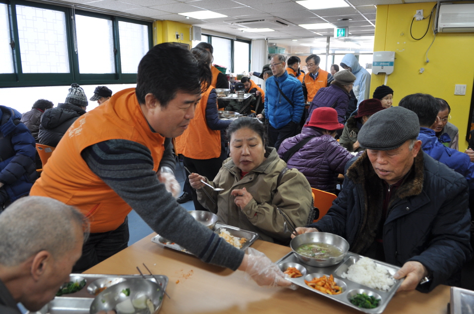 영등포 설 명절 배식하는 코스콤 사장님